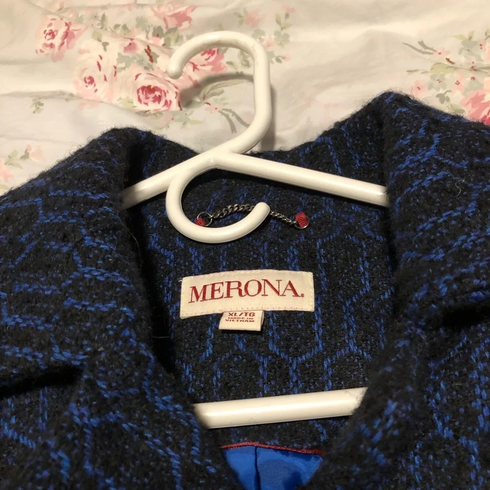 Women’s cool weather coat - Picture 4 of 11